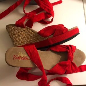 Very volatile red tie up wedges